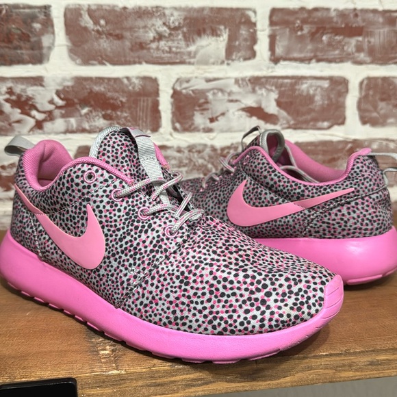 Nike Roshe Run Polka Dot Print Women’s Sz 6.5 - Picture 2 of 9